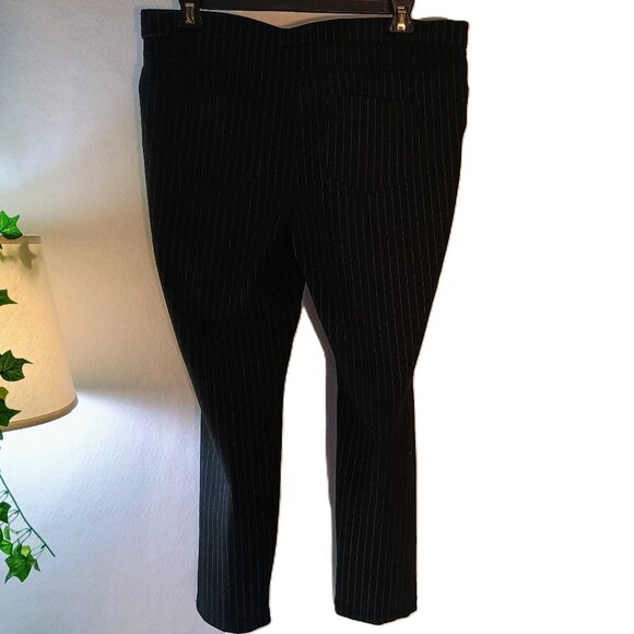 EUC: No Boundaries Sze XXL/2XG (19) Black Pinstripe Pants - Picture 2 of 5